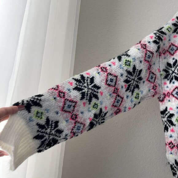 PINK Victoria's Secret White Snowflake Holiday V-Neck Sweater Fairisle Size M - Picture 6 of 7